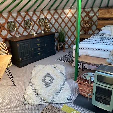 Отель O Dan Y Coed Luxury Yurt With Hot Tub Chwilog Экстерьер фото