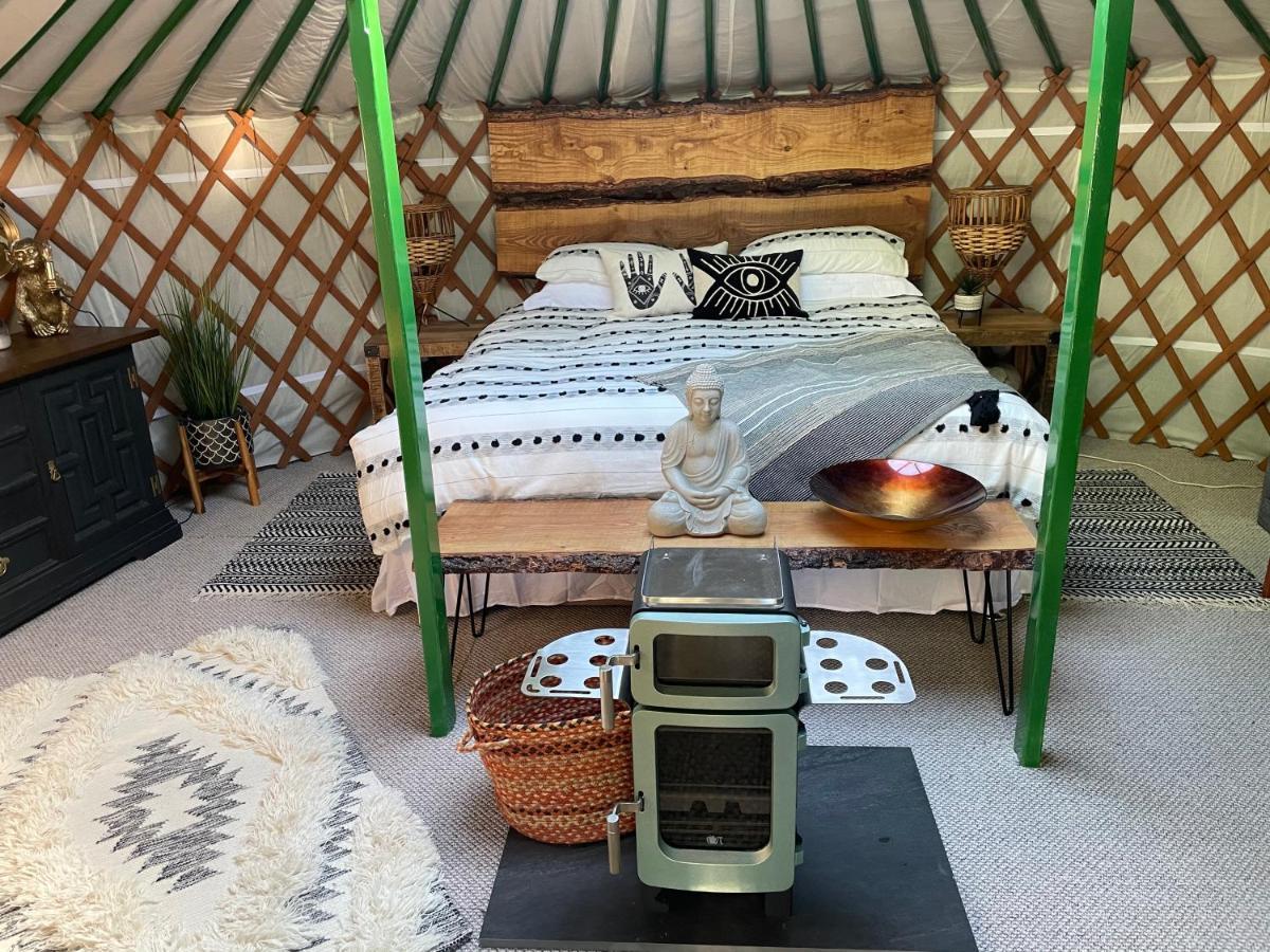 Отель O Dan Y Coed Luxury Yurt With Hot Tub Chwilog Экстерьер фото