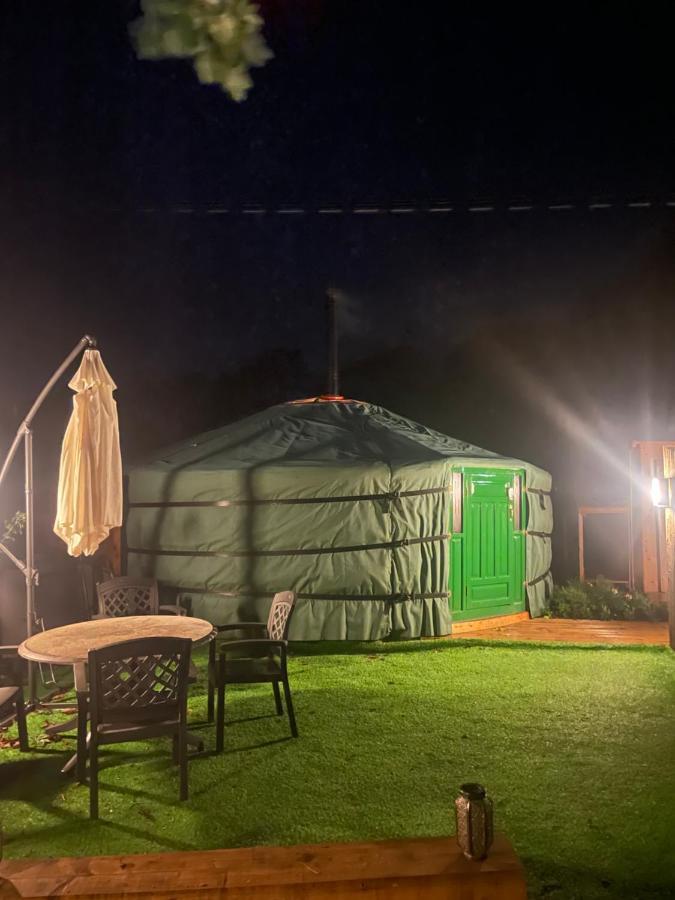 Отель O Dan Y Coed Luxury Yurt With Hot Tub Chwilog Экстерьер фото