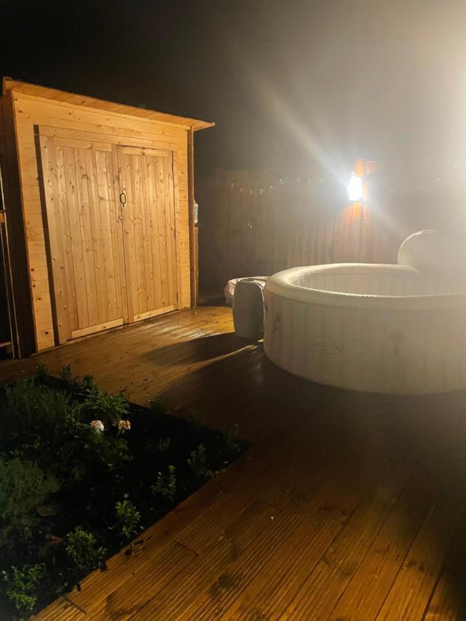 Отель O Dan Y Coed Luxury Yurt With Hot Tub Chwilog Экстерьер фото